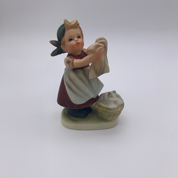 NAPCO WARE Japan Wash Day Girl Vintage Figurine # 8749 Red Dress Bandanna 6” - Picture 1 of 12